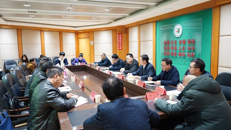 小标题：研究生教育背景下的培训需求