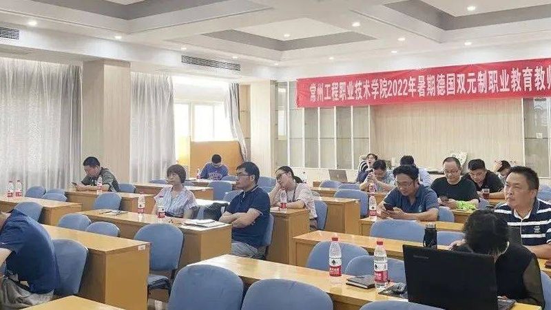 成人教育网上平台：便利与挑战并存